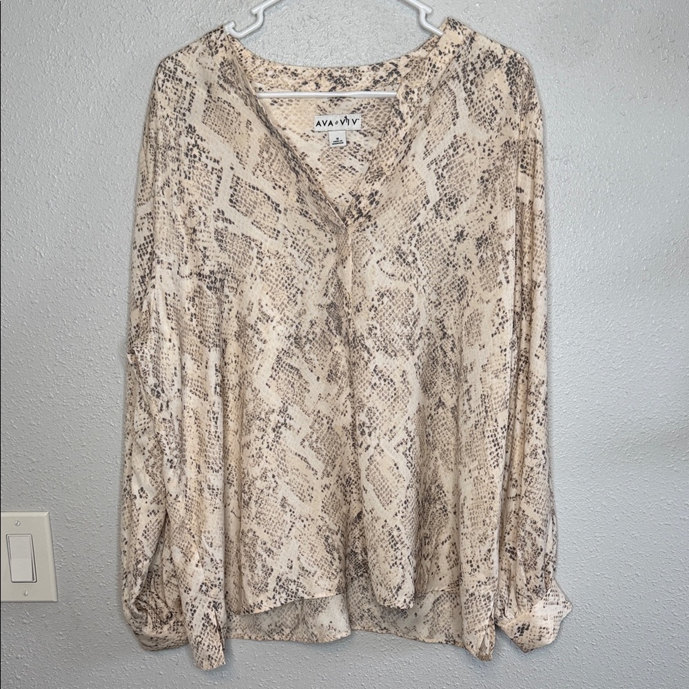 Ava & Viv Women's Snake Print V-Neck Blouse Size 1X